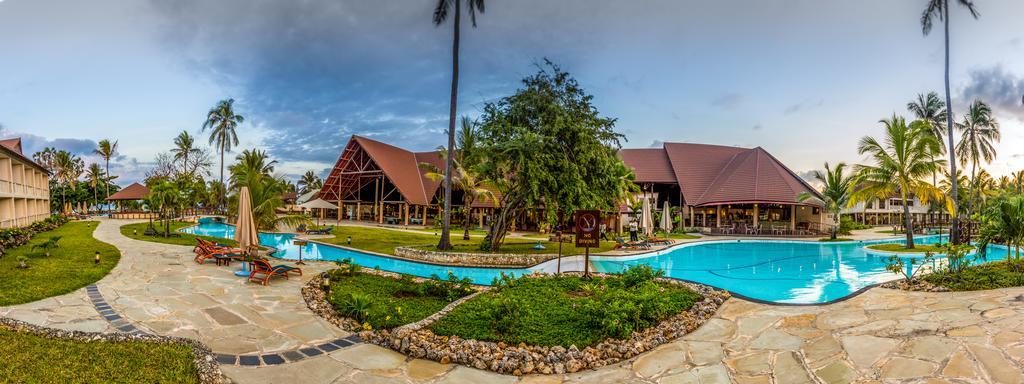 Amani Tiwi Beach Resort Buitenkant foto