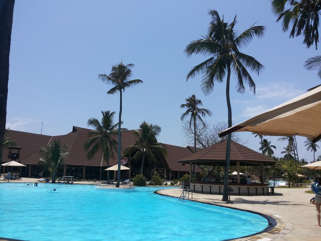 Amani Tiwi Beach Resort Buitenkant foto