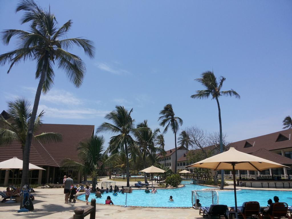 Amani Tiwi Beach Resort Buitenkant foto