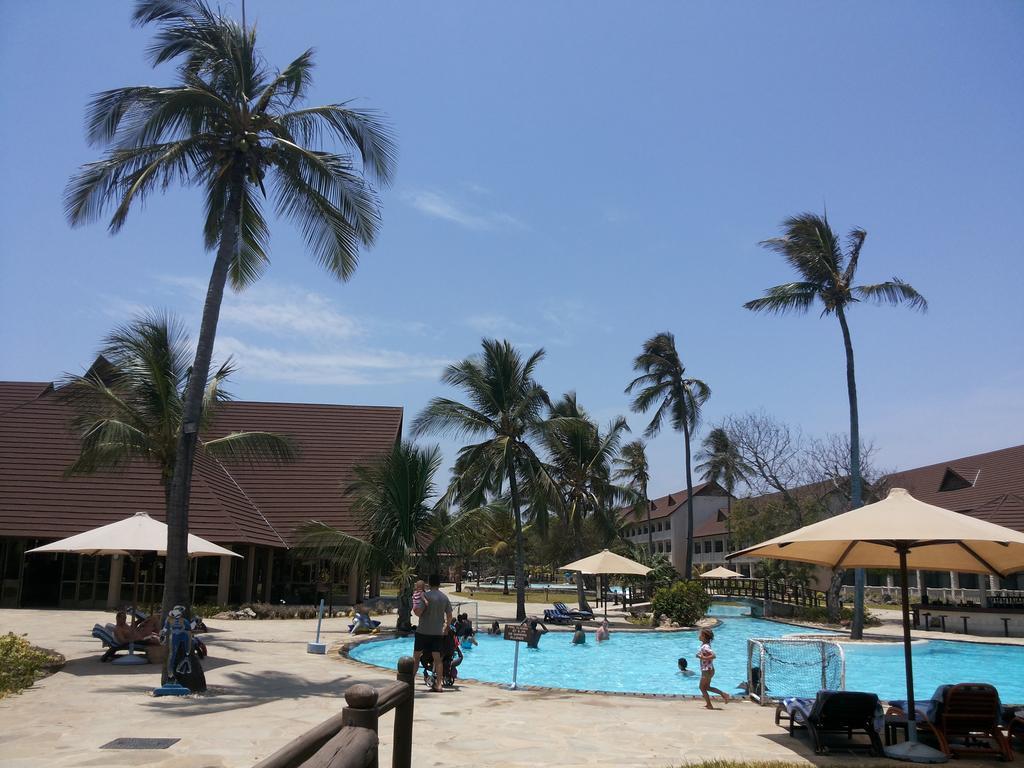 Amani Tiwi Beach Resort Buitenkant foto