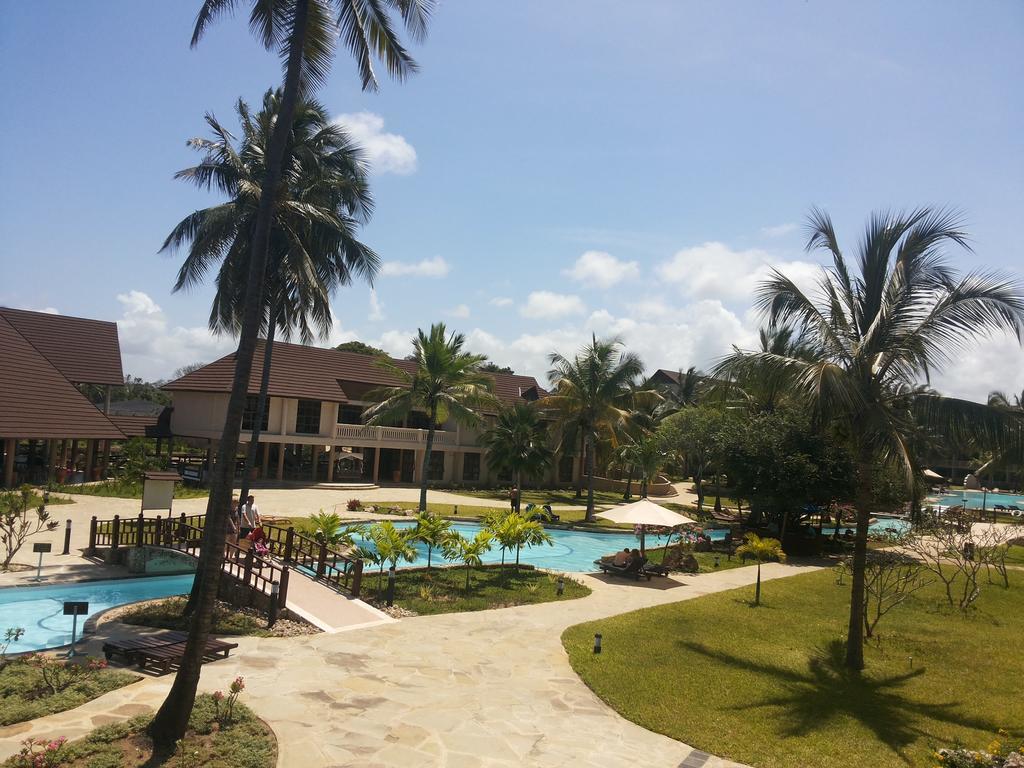 Amani Tiwi Beach Resort Buitenkant foto