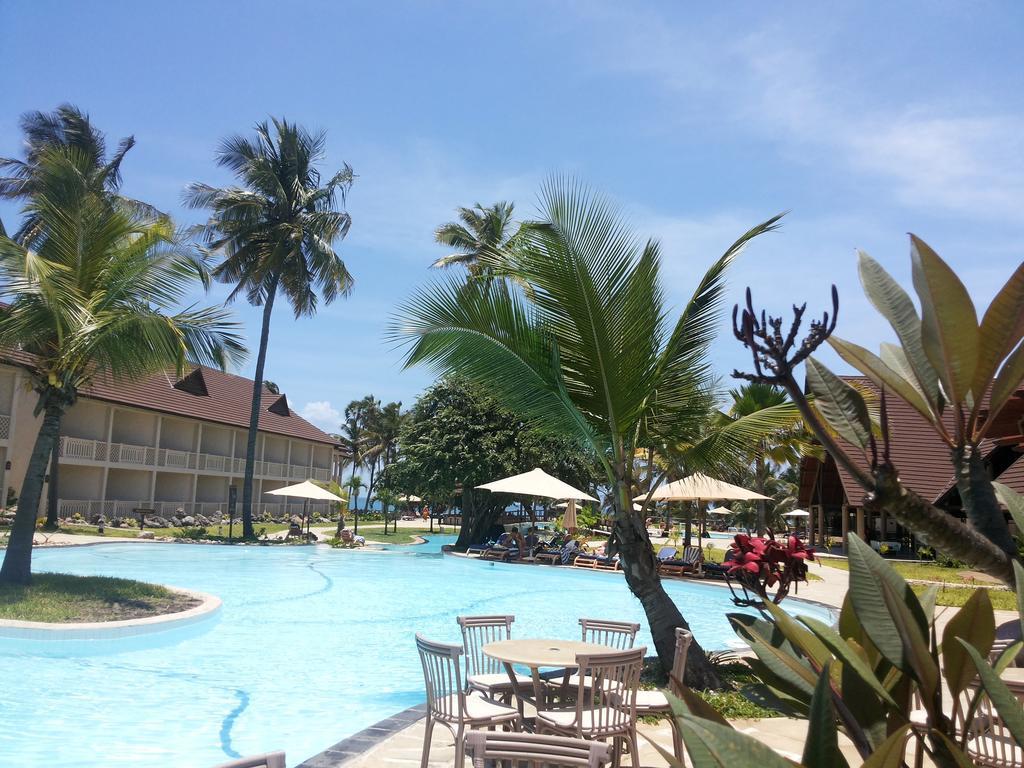 Amani Tiwi Beach Resort Buitenkant foto