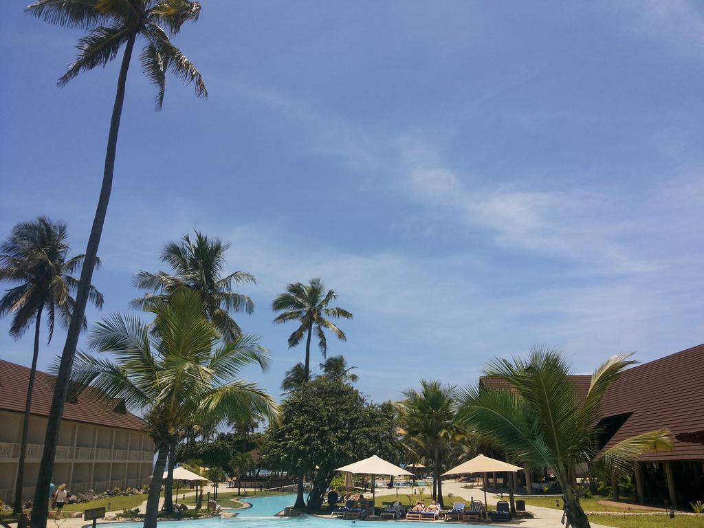 Amani Tiwi Beach Resort Buitenkant foto